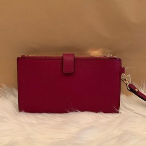 Michael Kors Bags - đź’•NEWđź’•MICHAEL KORS WRISTLET Michael Kors Bags - đź’•NEWđź’•MICHAEL KORS WRISTLET